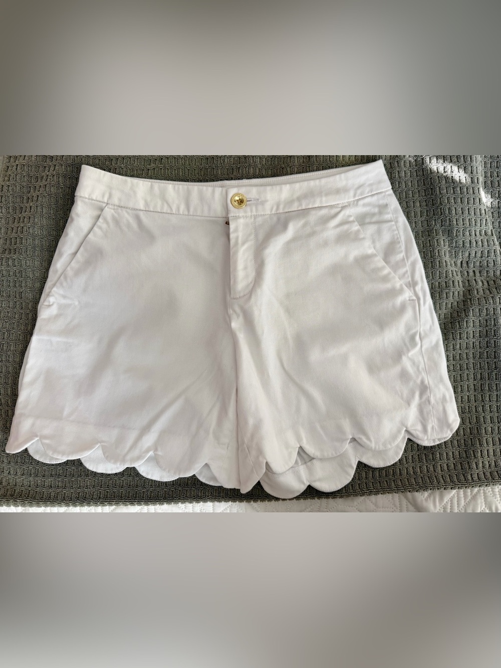 Lilly Pulitzer White Scallop Hem Shorts